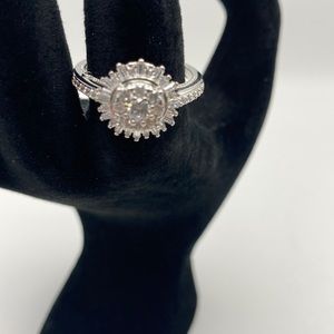 Beautiful Silver Plated Ring w/ Crystals